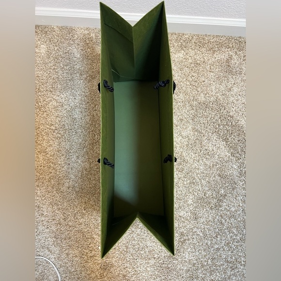 Gucci Gift Bag Large Green Card Stock 18' X 14'
X 6.5'.EUC - Picture 6 of 7